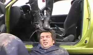 美女开车野外泥土地虐待践踏羞辱-97LZTD-8343207