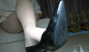 【彼岸花】第一视角三双肉丝高跟羞辱膜拜 -97LZTD-8343254