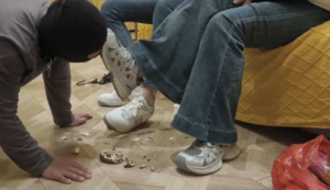 精神小妹慧和彦鞋底踩食物喂食 -97LZTD-8344883