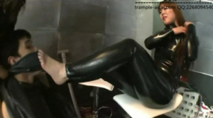 KKK-035 皮靴女主们的皮鞭臭脚羞辱-97LZTD-8345003