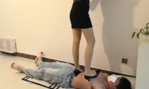 【冷鸢】高贵的女王尝试调教学生狗强制高跟踩 -97LZTD-8345045