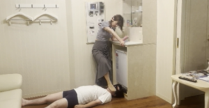 化妆品办公室OL下班后两次用汗湿的连裤袜践踏虐待同事-97LZTD-8345173