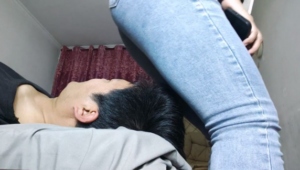 牛仔裤强制坐脸 特写镜头-97LZTD-8345177