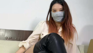 默墨S过膝大腿靴踩烂一地偷窥小龙虾-97LZTD-8345300