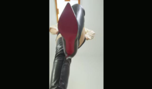 默墨S过膝大腿靴踩烂一地偷窥小龙虾-97LZTD-8345300