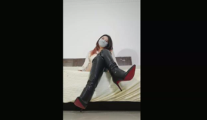 默墨S过膝大腿靴踩烂一地偷窥小龙虾-97LZTD-8345300