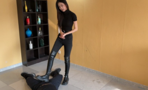 『超S·联盟』长靴御姐防狼课-97LZTD-83453839