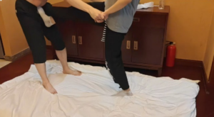 【啦啦啦】素人小灵S的暴力虐裆跳踩-97LZTD-83453873