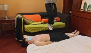 【啦啦啦】素人小灵S的暴力虐裆跳踩-97LZTD-83453873