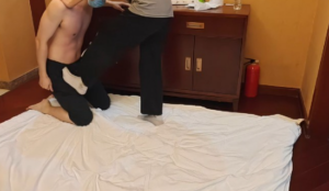 【啦啦啦】素人小灵S的暴力虐裆跳踩-97LZTD-83453873