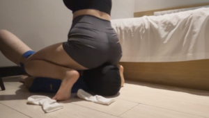 【足下生辉】二次元coser的一次踩踏与坐脸（真实且主动）-97LZTD-8345415433