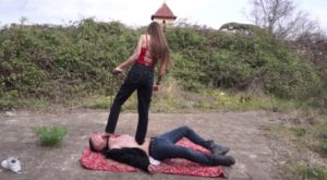 女神户外小白鞋白袜裸足任意践踏奴隶-97LZTD-83454157174516185021112913