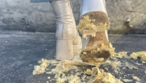 【大美】小CK脏短靴踩蛋糕（春节特辑） -97LZTD-8345415717451618502111294103