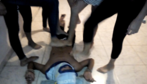 5位大姐姐踩踏踢打弟弟-97LZTDGXFC-0000031327003