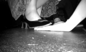 【紫杨无意识】2025.6.14电影院黑色高跟鞋无意识踩手-97LZTDGXFC-0000031327010