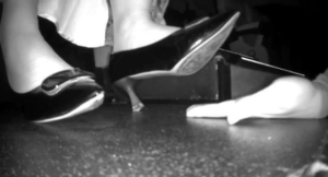 【紫杨无意识】2025.6.14电影院黑色高跟鞋无意识踩手-97LZTDGXFC-0000031327010