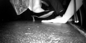 【紫杨无意识】2025.6.14电影院黑色高跟鞋无意识踩手-97LZTDGXFC-0000031327010