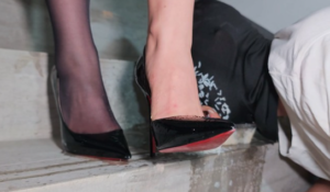 金发女警Yuki黑丝12CM红底高跟楼道羞辱舔鞋，赏赐圣水-97LZTDGXFC-0000031327011