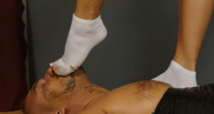 脚深喉到吐出喷泉！脏帆布鞋底破洞臭棉袜脚狂插狗嘴呕吐！-97LZTDGXFC-000003132702524