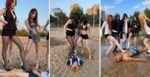 【段子先生】美女虐踩小短片-首发-97LZTDGXFC-000003132702565