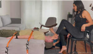 Enola 带新女主脚深喉2 倒插深喉 划线比拼 双机位拍-97LZTDGXFC-000003132702590