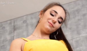 Grace穿黄色碎花裙凉高跟踩脚下煌虫-97LZTDGXFC-000003132702652