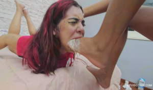 MF 超深喉8 40码大脚撑炸嘴巴 黄胆汁都呕出来 喷得摄像头都是-97LZTDGXFC-000003132702716