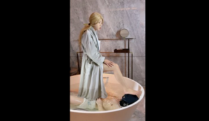 黑心浴袍小红书UP主把奴隶圈养在高档酒店浴缸里全体重踩踏-97LZTDGXFC-000003132702415