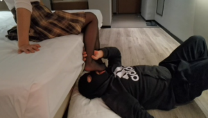 黑丝踩小象舔脚添腿-97LZTDGXFC-000003132702446