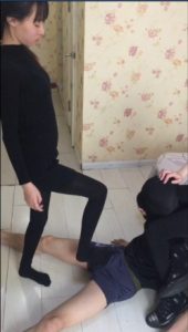 美丽白领OL 巧妙设局暴力惩罚猥琐男主管