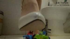 婧児小主S009白色高跟踩碎学生最珍爱的玩具！婧児小主语言完美