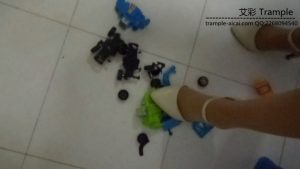 婧児小主S009白色高跟踩碎学生最珍爱的玩具！婧児小主语言完美