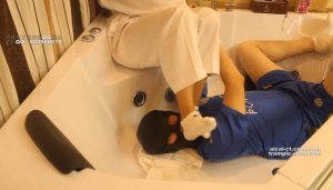 【足下生辉】小雅主人跆拳道浴缸踩踏