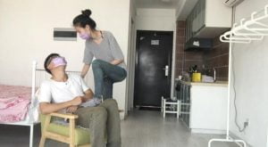 诗蔓校花系列6-4超级狠踢小男生