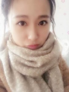 被性感的主人踩在脚下，痛苦并快乐着