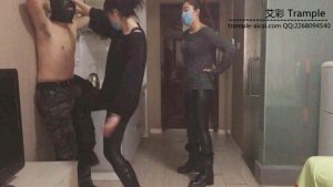 空乘文文联合闺蜜一同惩罚变态尾随大叔