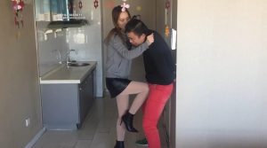 美女莹莹再次爆蛋惩罚路边猥琐大叔