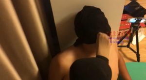 女特务活活踩死男间谍 踩吐血而亡~ 踩脚裤白棉袜真是呈现