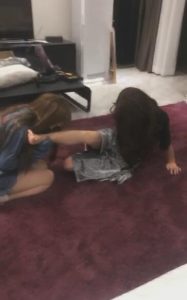 两姐妹互玩（女女调情)像双毋狗一样缠绵