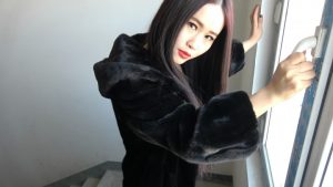 冷柔楼道无情踩踏贱狗