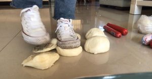 脏帆布鞋踩馒头（不完整版）