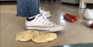 脏帆布鞋踩馒头（不完整版）