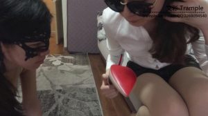 日常调教犯贱母狗