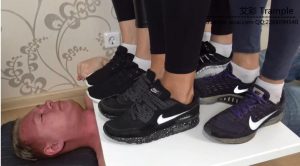 [1080P]UGF系列 新晋四美女运动鞋原味白袜踩踏调教