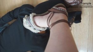 瑶瑶学生主第一视角凉鞋语言羞辱调教