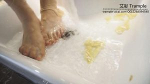 瑶瑶学生主第一视角肉丝踩踏语言羞辱