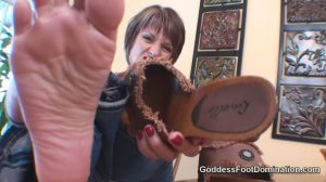 Goddess_Brianna_Cum_in_my_shoe