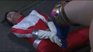 邪恶女干部虐英雄战队