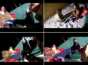 女主穿细高跟靴冰天雪地虐女奴各种重踩