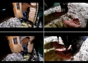 女主穿细高跟靴冰天雪地虐女奴各种重踩